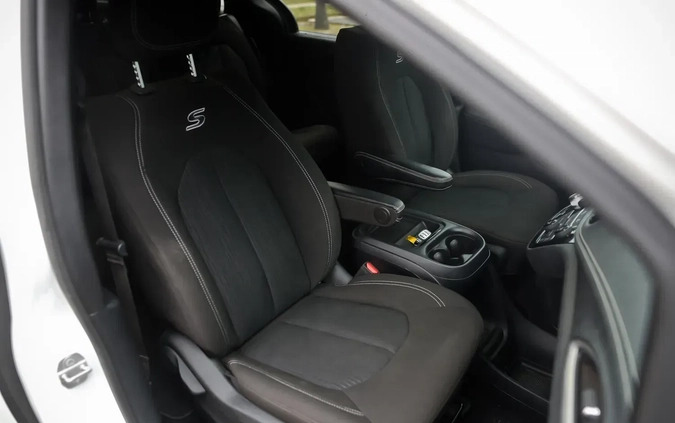 Chrysler Pacifica cena 159000 przebieg: 63000, rok produkcji 2021 z Nowa Dęba małe 466